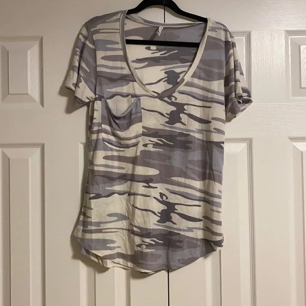 Z Supply Women’s V Neck Camouflage T-Shirt